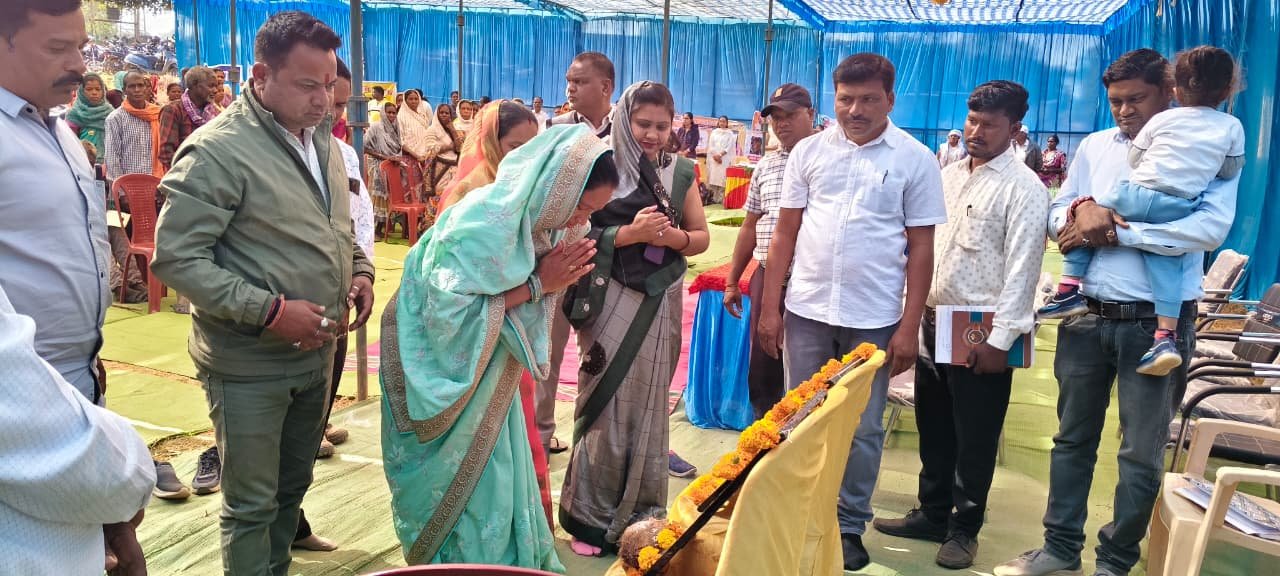 महेशपुर में विकासखंड स्तरीय सुशासन शिविर संपन्न: शासन की योजनाओं का लाभ अंतिम व्यक्ति तक पहुंचाना लक्ष्य – धनियारो परहा