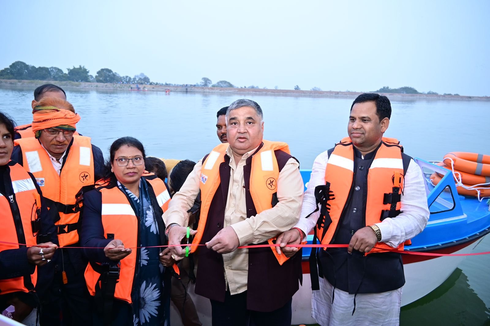 छत्तीसगढ़: जीपीएम जिले के मलनिया डेम में फ्लोटिंग रेस्टोरेंट का आगाज़, पर्यटन मंत्री राजेश अग्रवाल ने किया शुभारंभ