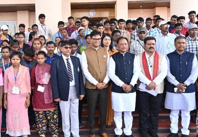 ‘गन’तंत्र छोड़ गणतंत्र की राह पर 120 युवा; विधानसभा में समझी लोकतंत्र की शक्ति, CM साय ने कहा- आपका भविष्य सुरक्षित