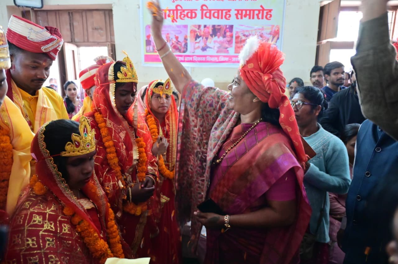 जशपुर: मुख्यमंत्री कन्या विवाह समारोह में शामिल हुईं विधायक गोमती साय; नवदंपतियों को दिया आशीर्वाद, सीएम साय ने वर्चुअली बढ़ाया मान