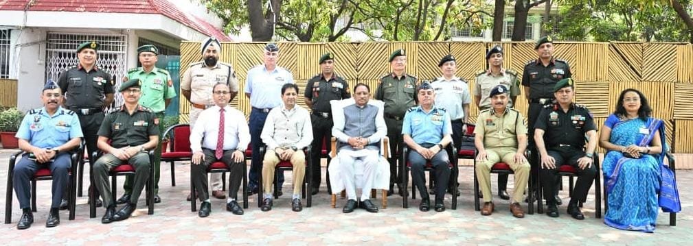 डबल इंजन सरकार ने दूर की विकास की सबसे बड़ी बाधा ‘नक्सलवाद’, नेशनल डिफेंस कॉलेज के दल से बोले CM साय- ‘शांति और प्रगति का नया दौर’