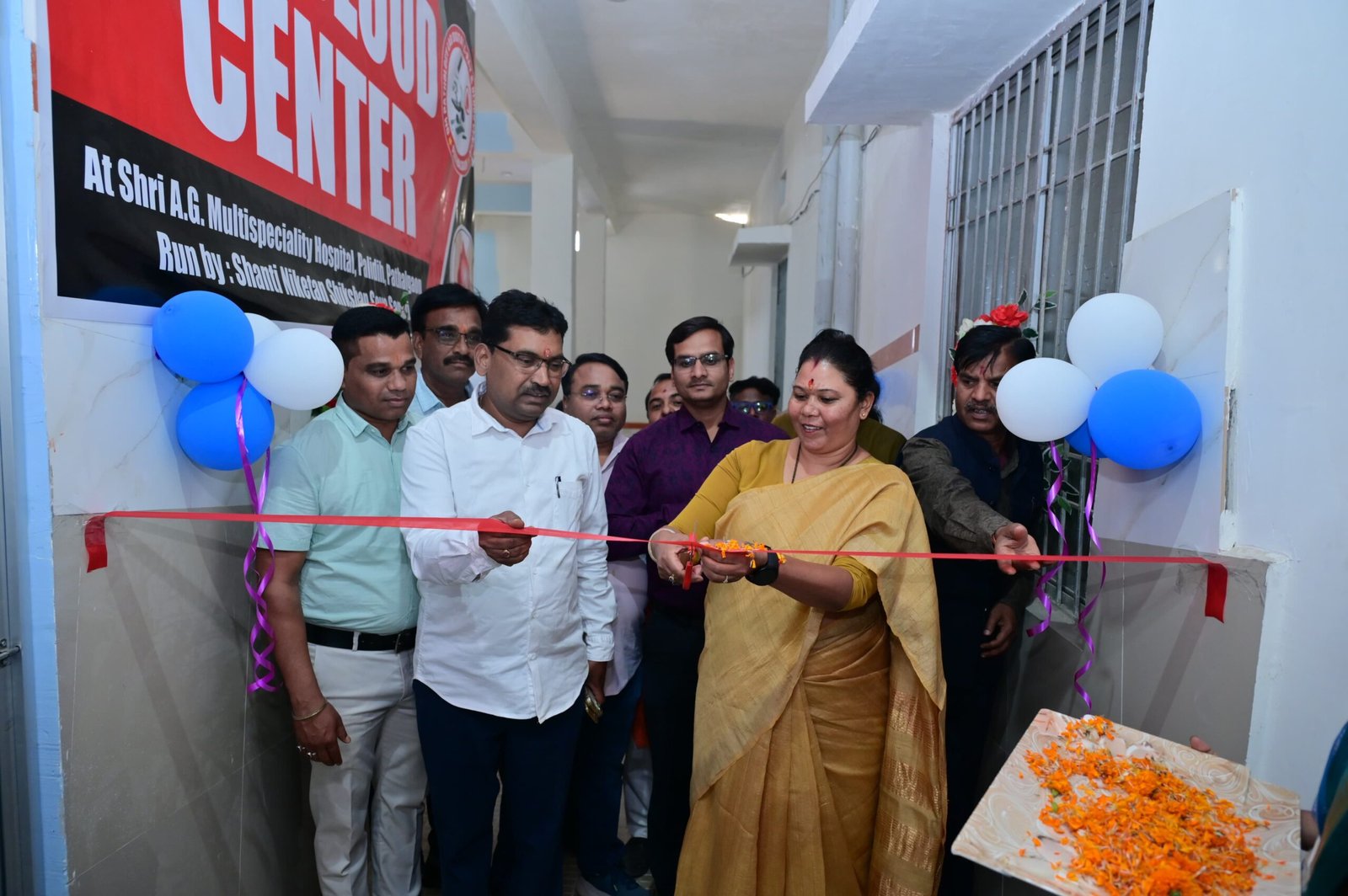 पत्थलगांव विधायक श्रीमती गोमती साय ने ‘ओम ब्लड सेंटर’ का फीता काटकर किया शुभारंभ