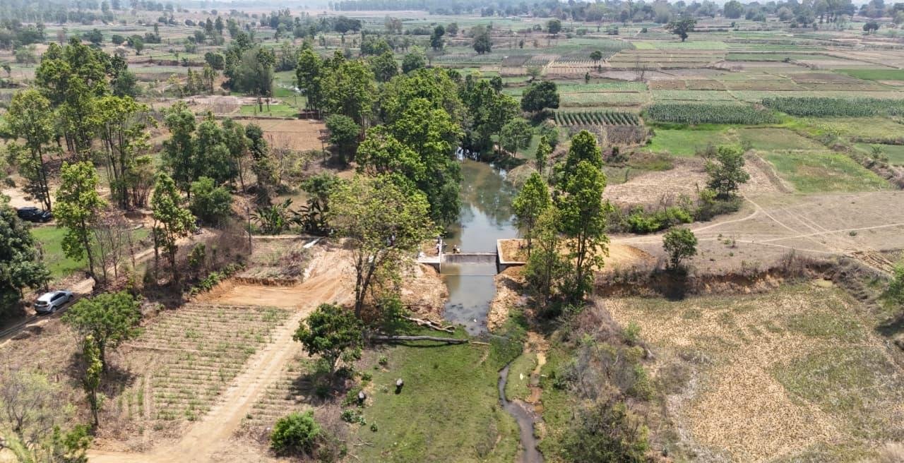 सूखी धरती पर उमड़ी खुशहाली: बलरामपुर के बदौली गांव में चेक डैम ने लिख दी आत्मनिर्भरता की नई इबारत