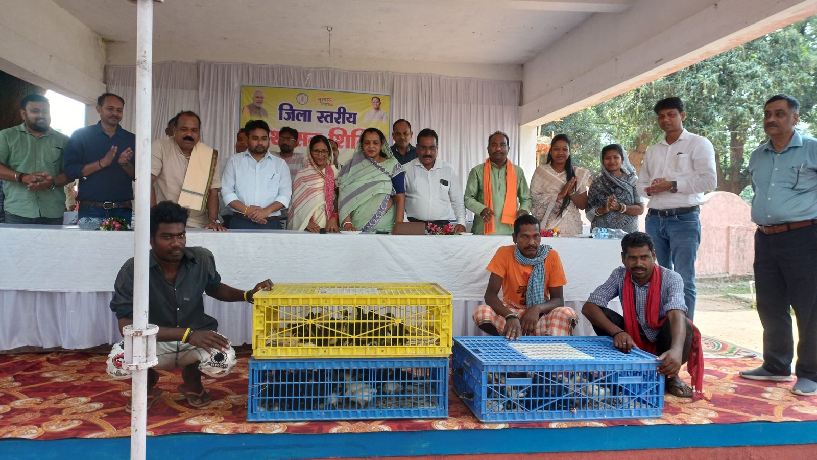 जशपुर: पशुपालन से आत्मनिर्भर बन रहे पहाड़ी कोरवा और बिरहोर परिवार, बेहराखार में लगा विशेष चिकित्सा व जागरूकता शिविर