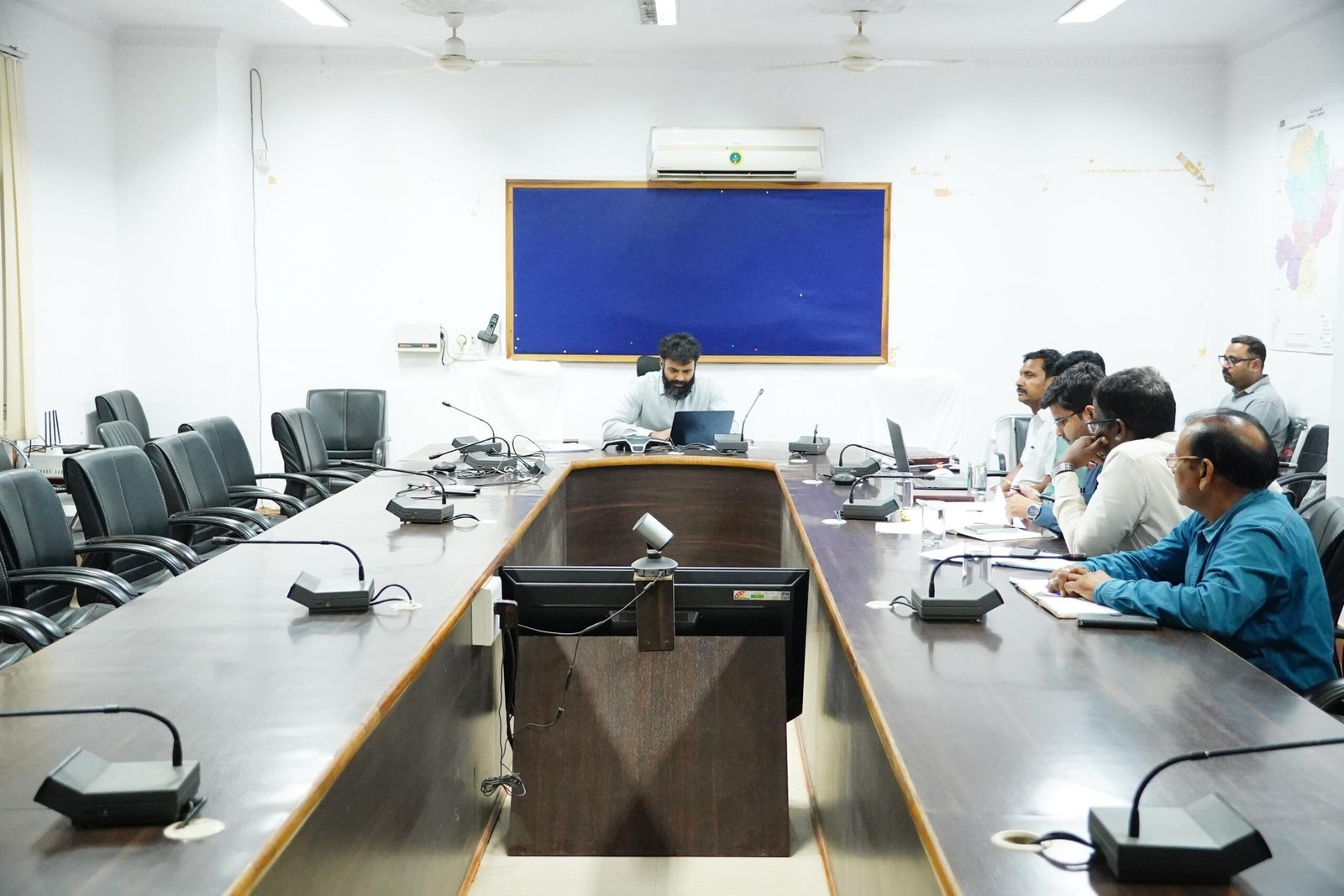 जशपुर में विकास कार्यों पर कलेक्टर सख्त: ‘बरसात से पहले पूरा करें काम, गुणवत्ता से कोई समझौता नहीं’, ‘सुशासन तिहार’ की शिकायतों पर मांगा त्वरित प्रस्ताव