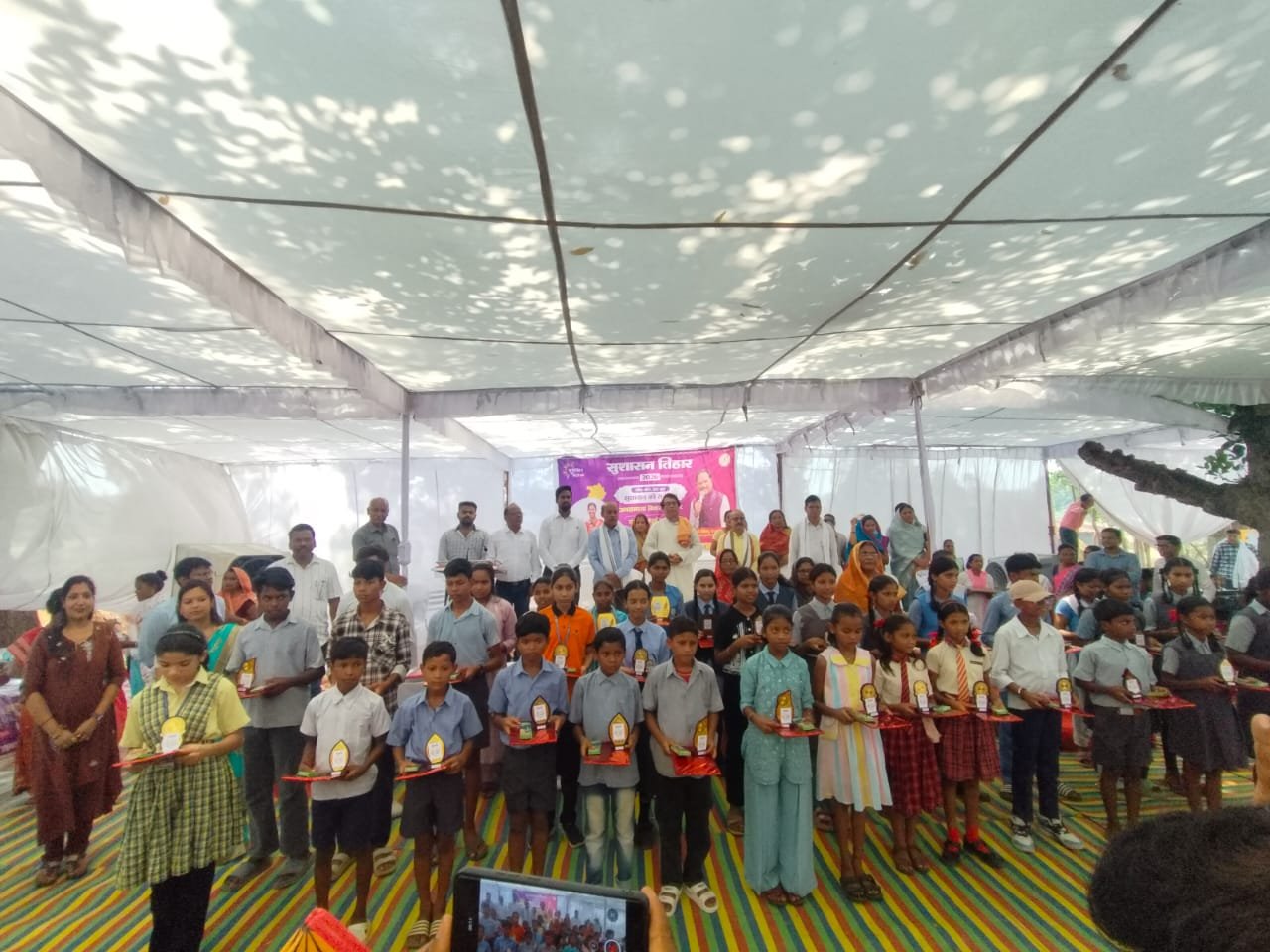 सुशासन तिहार: अमडीहा में दिखा प्रतिभाओं का जलवा, 16 गांवों के 39 होनहार विद्यार्थियों का हुआ भव्य सम्मान