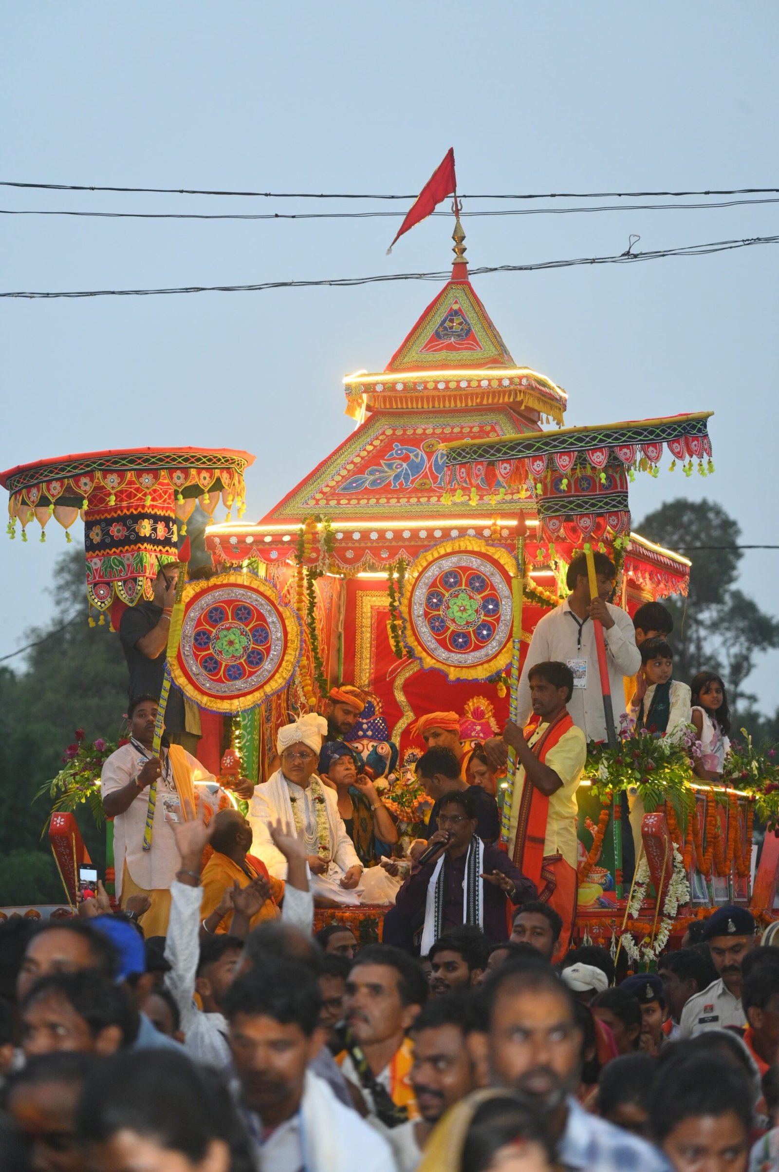 जशपुर के दोकड़ा में रथयात्रा महोत्सव का भव्य आगाज: मुख्यमंत्री विष्णुदेव साय ने निभाई ‘गजपति महाराजा’ की ऐतिहासिक परंपरा, खींचा भगवान जगन्नाथ का रथ