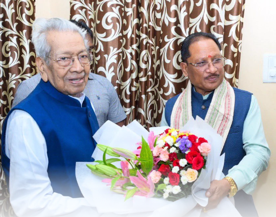 ओडिशा प्रवास: मुख्यमंत्री विष्णु देव साय ने पूर्व राज्यपाल विश्वभूषण हरिचंदन से की सौजन्य मुलाकात, जाना कुशलक्षेम