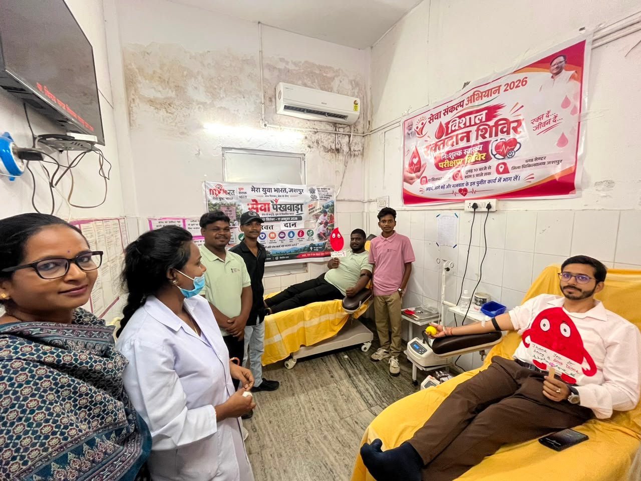 सेवा पखवाड़ा : जशपुर में माई भारत टीम ने किया रक्तदान, युवाओं को समाज सेवा के लिए किया प्रेरित